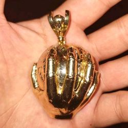 10k Very Heavy Hand Of The World