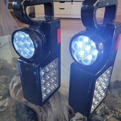 2 Emergency Flashlights