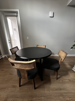 Modern 5-Piece Dining Set – Round Black Table + 4 Rattan Chairs