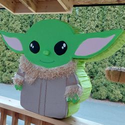 Piñata baby Yoda 