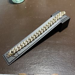 10k Miami Cuban Diamond Bracelet .life Time Warranty .