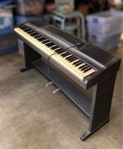 BLK Suzuki Personal Piano DP-88