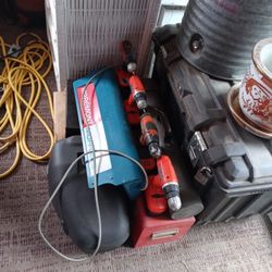 4 Black And Decker Drill 7 Batteries And Charger All Work Great Exel Cond Sold As One Lot Only