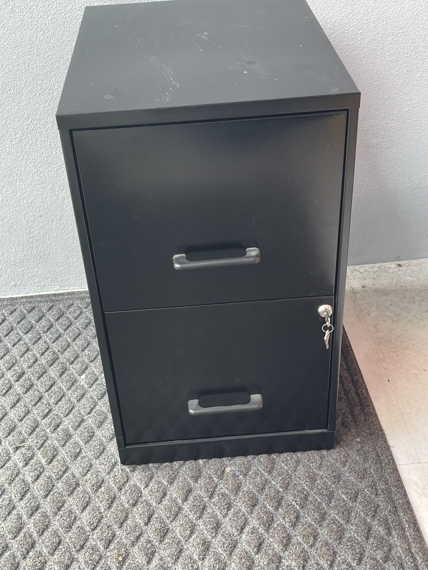 Black Filing Cabinet W/keys. Please Contact Me When You Are Ready To Pick Up In Jupiter.