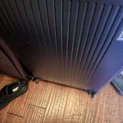 Big Samsonite Came In Pallets Hard Shell , Life Time Guarantee 