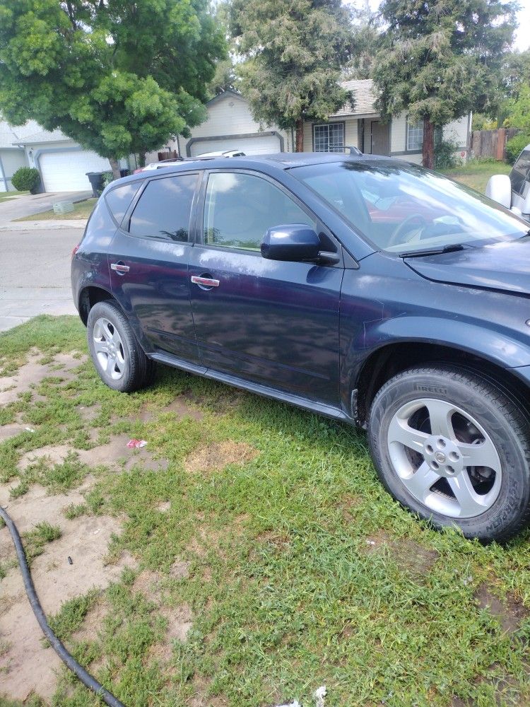 I'm Selling This Navy blue Murano