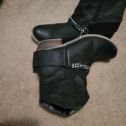 Women's short black boots