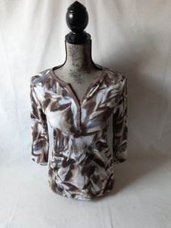 Karen Scott Women's brown/gray/white long sleeve 1/4 button front top size petite M