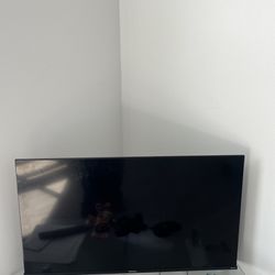 43” Hisense Roku Smart TV