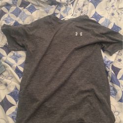Under armour Shirt (Medium)