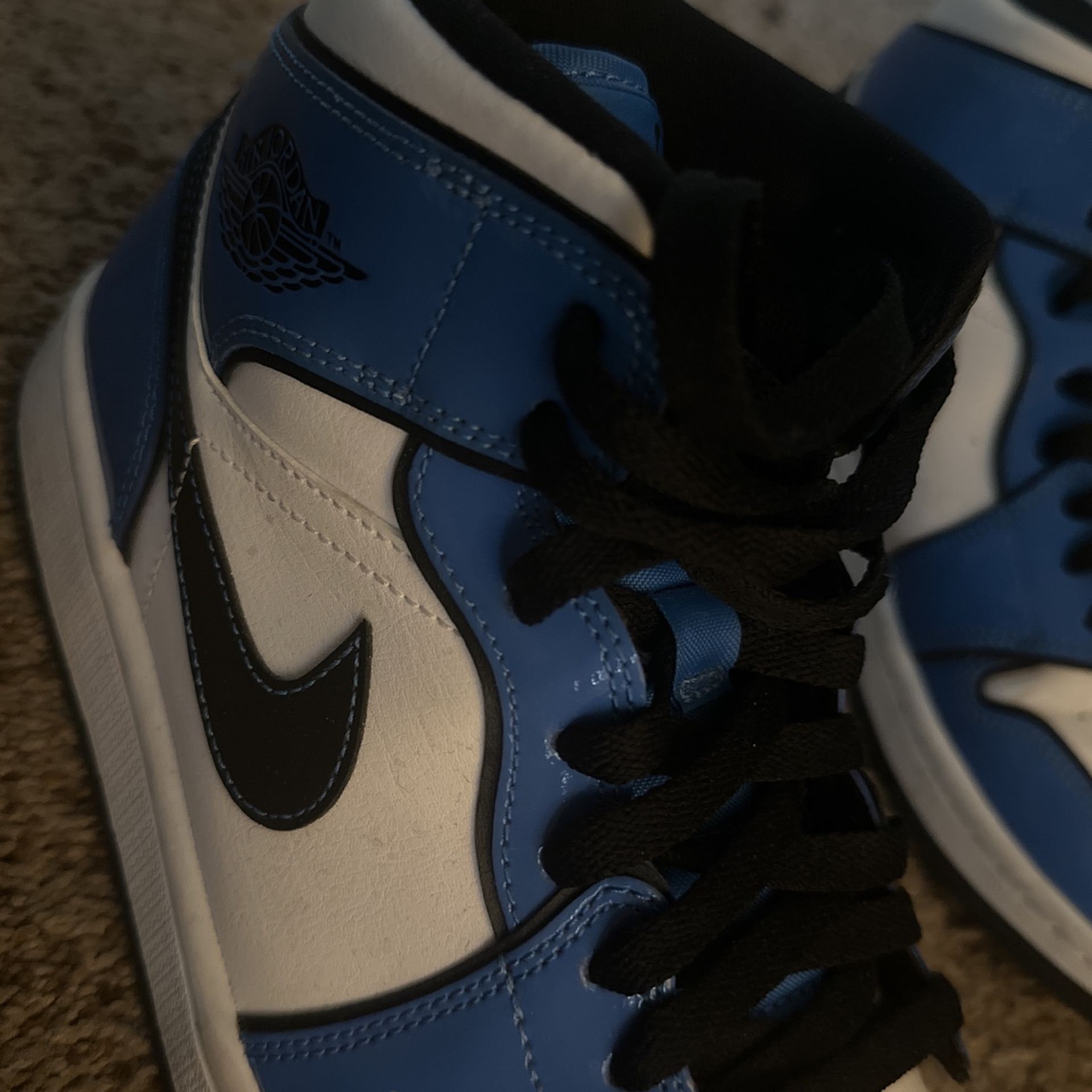 Jordan Gloss Blue - Main Image