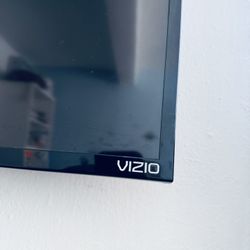 60 - Vizio Tv With Original Remote Control 