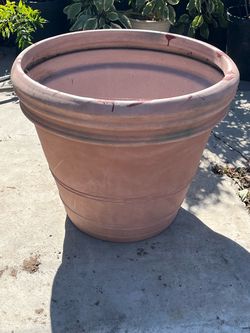 Large 33-Inch Terracotta-Style Plastic Planter Pot