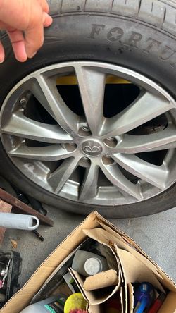 17 inch Infiniti Q50 rim