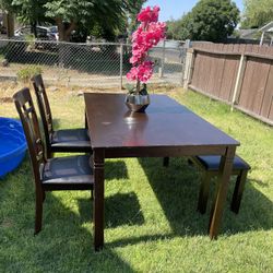 Table & Chairs 