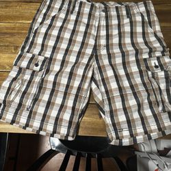 New. Men’s Levi’s Checkered Shorts Size 38