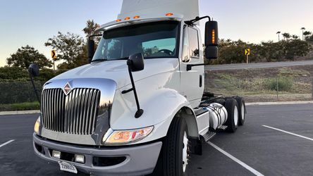 International Semi Truck Day Cab