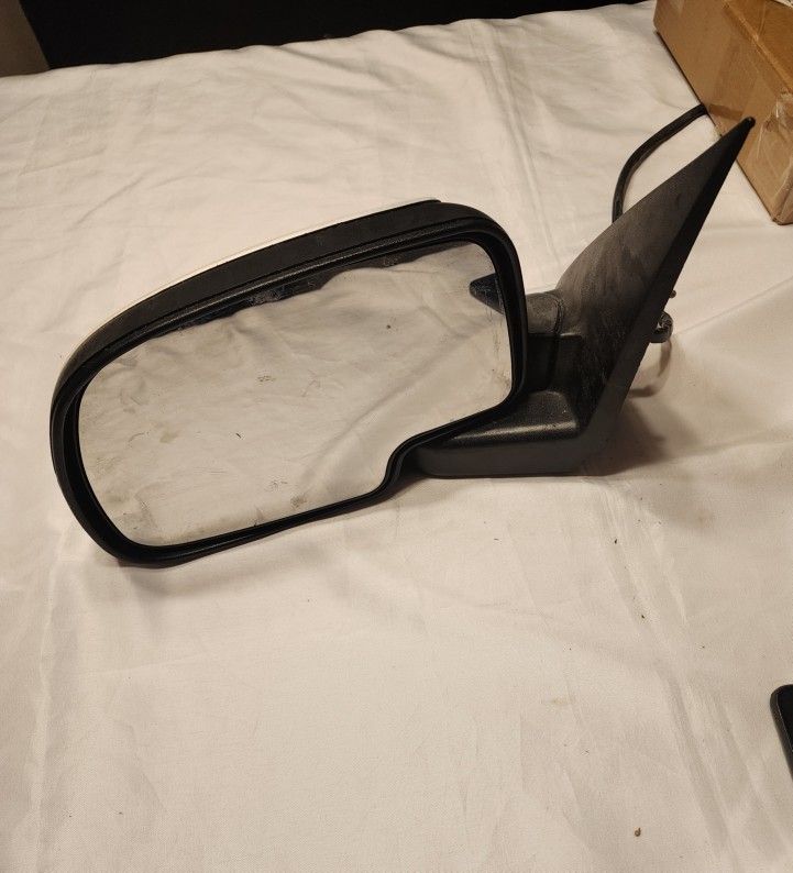 Driver Side View Mirror White Electric OEM For 99-06 Chevy Silverado GMC Sierra 1500 to 3500