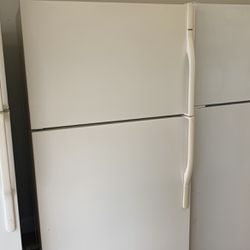 KENMORE OFF WHITE TOP AND BOTTOM FRIDGE