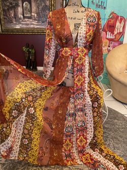 Gorgeous Clothing Item Size M. 🧡💜