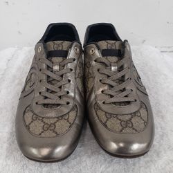 Gucci Woman Sneakers Beige Leather, Synthetic Fibers IT 40 / Us: 10

About
Shoe, leather, synthetic fibers, other patterns, monogram logo, lace-up, go