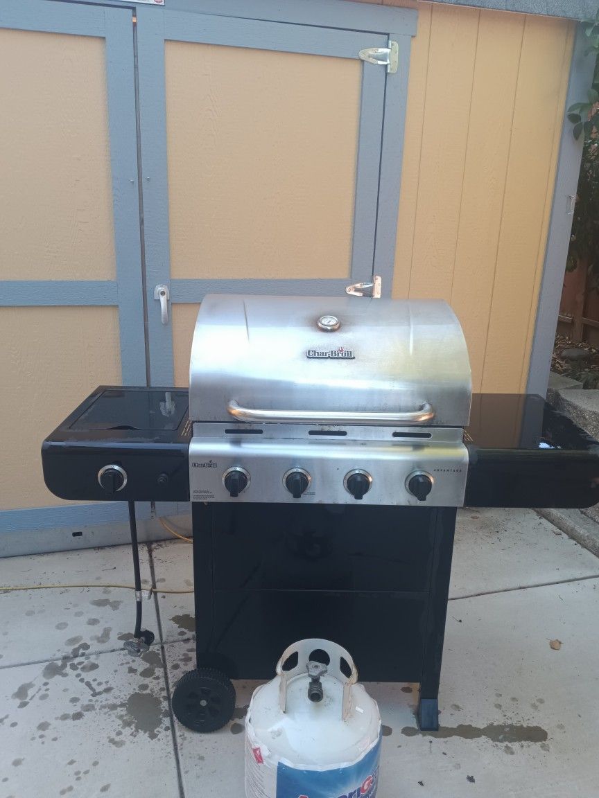 CHARBROIL BBQ GRILL With FREE TANK