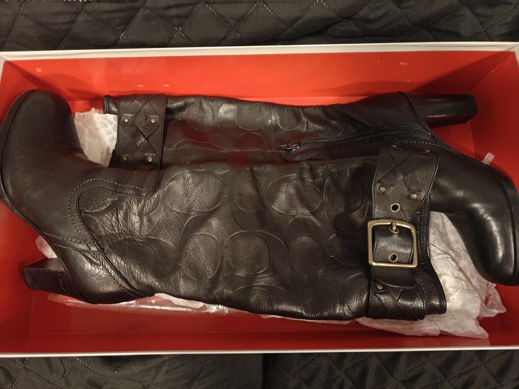 COACH Meadow Q220 Italy Signature Embossed Tall Black Leather Boots Buckle
Size 7 With Original Box
