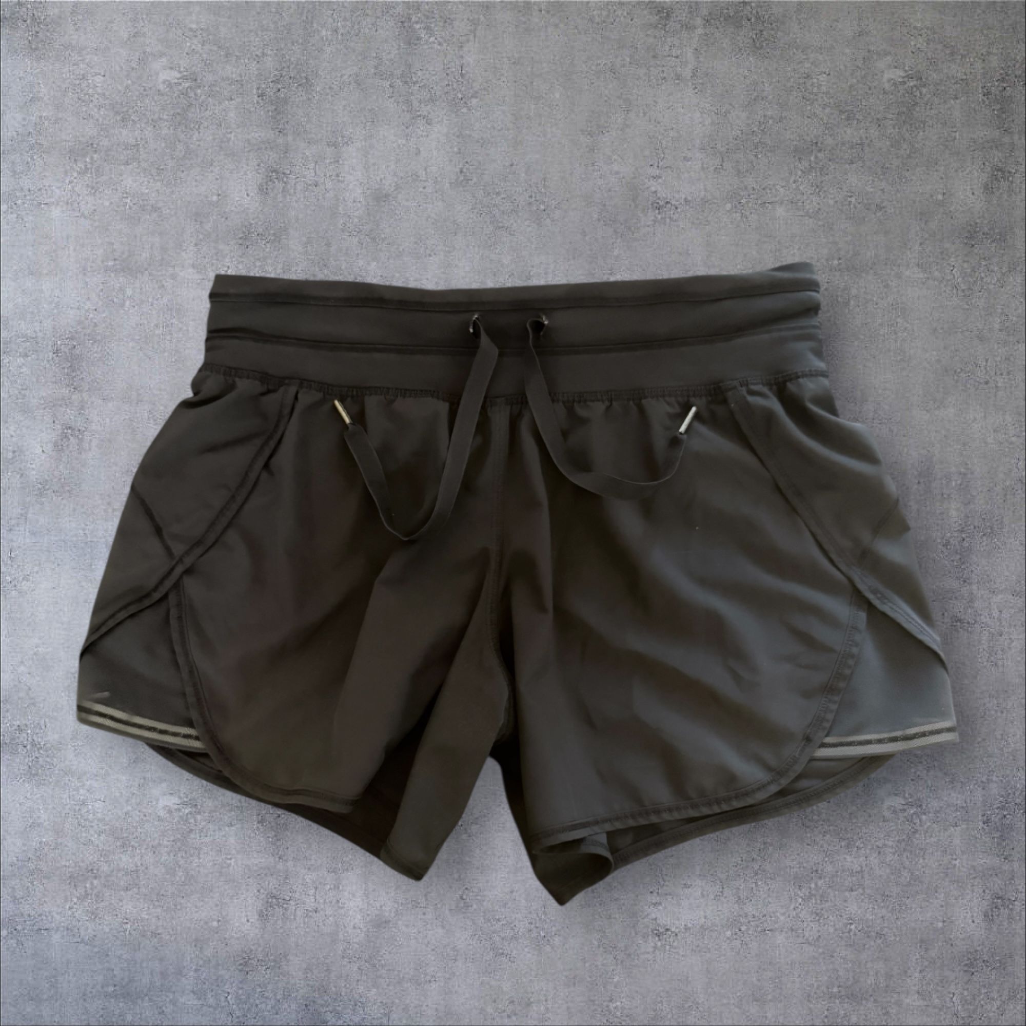 Lululemon Black Athletica Shorts Women’s Sz 6 Athleisure Wear 