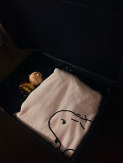 Peanuts: Snoopy Rhinestone Size M Unisex T- Shirt W/ Charlie Brown Figure Gift Set