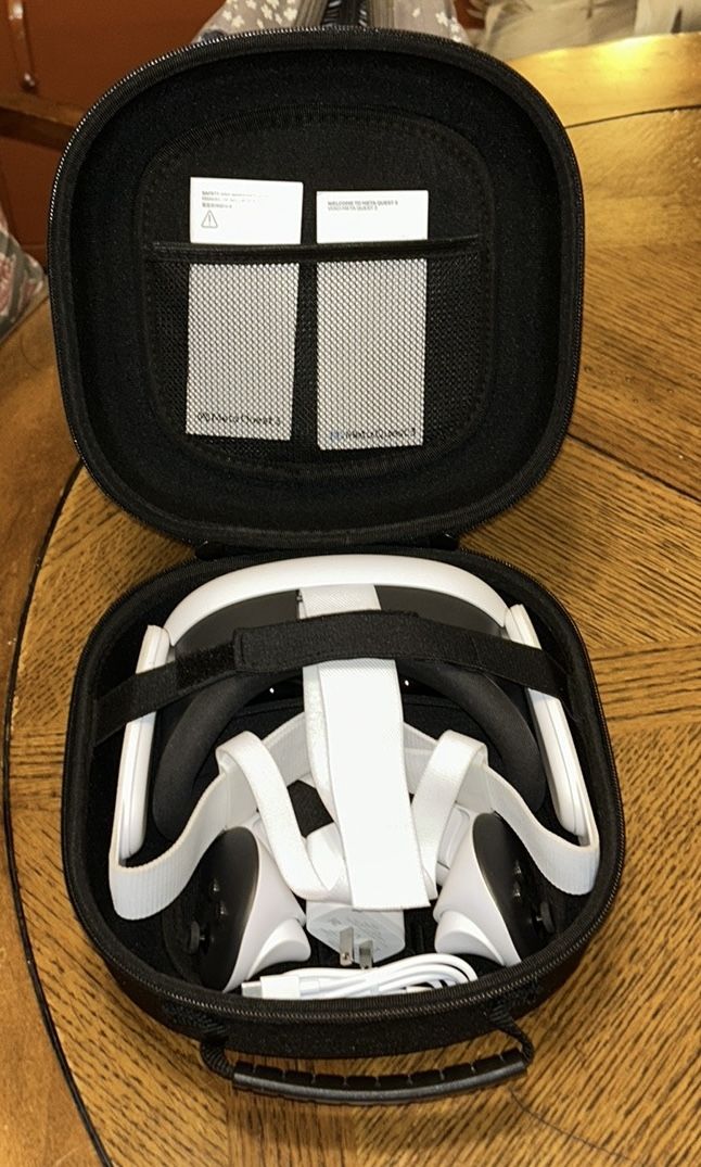 Meta Quest 3 S3A 128 GB & Black Hard Shell Case