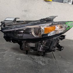 2019-2020-2021-2022-2023 MAZDA 3 LEFT SIDE HEADLIGHT OEM USED #9584
