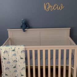 Crib With Mattress & Changing Table