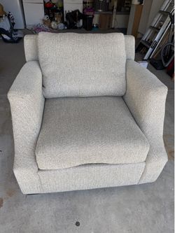 Living Room Large Chair (seperate or w matching couch)