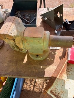 Bench vise