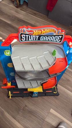 Hot wheels garage