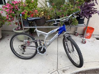 Mongoose Expo or similar Vertical PK7 mountain bike