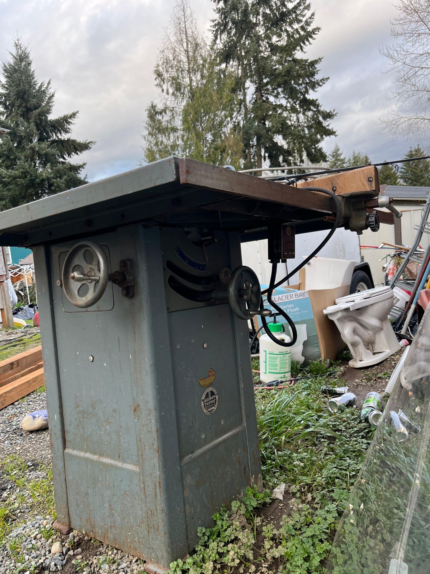 Wood and metal working machine