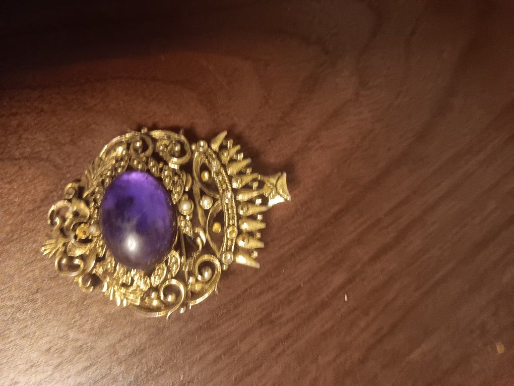 Antique  Women  Broock