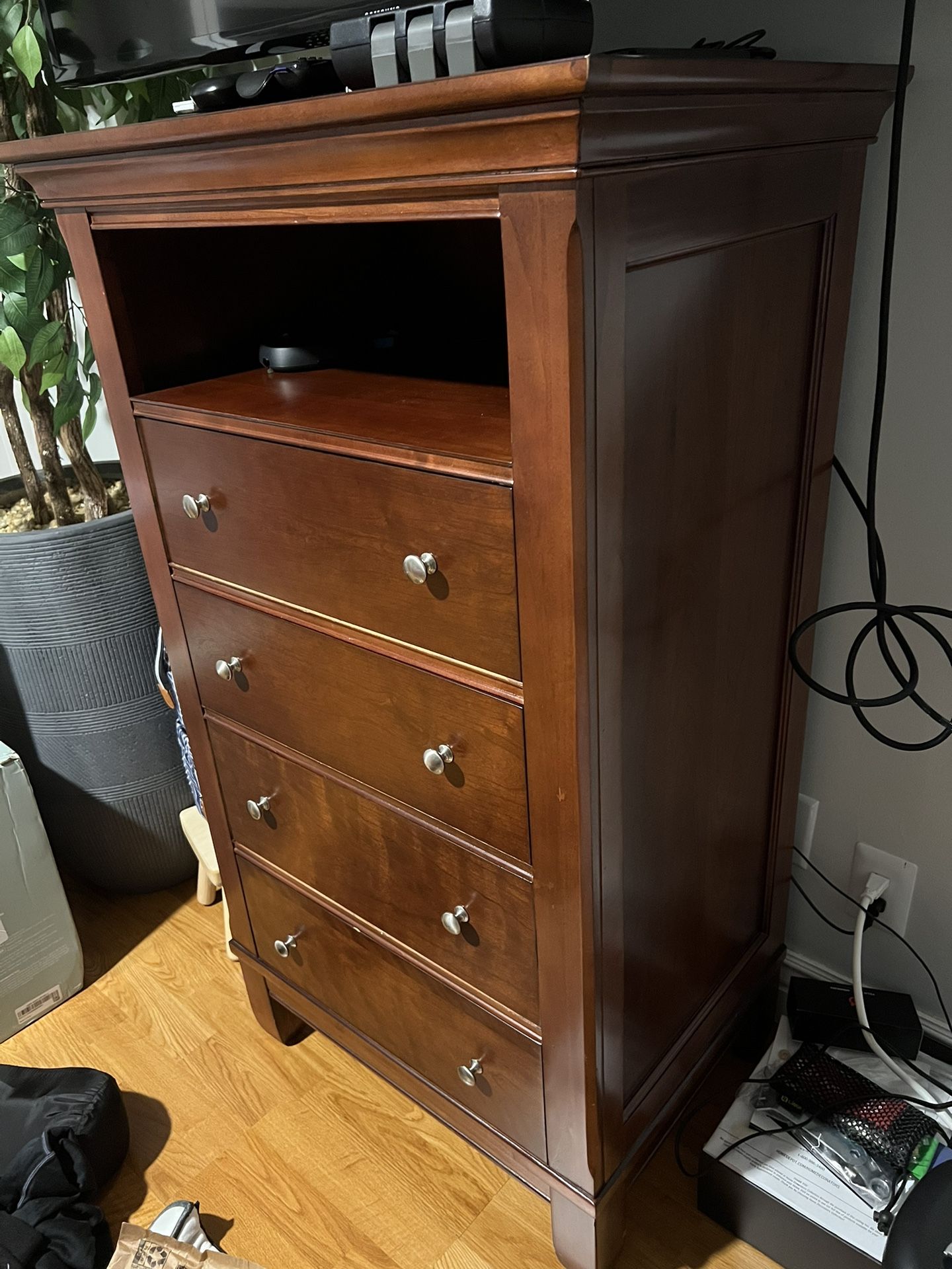 Thomasville Dresser & 2 End Tables