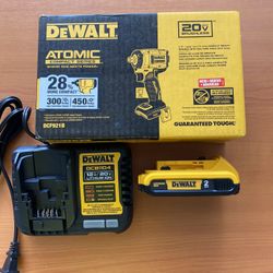 DEWALT XR BRUSHLESS IMPACT WRENCH DRILL 1/2 PLUS BATTERY AND CHARGER ( DCF921B)