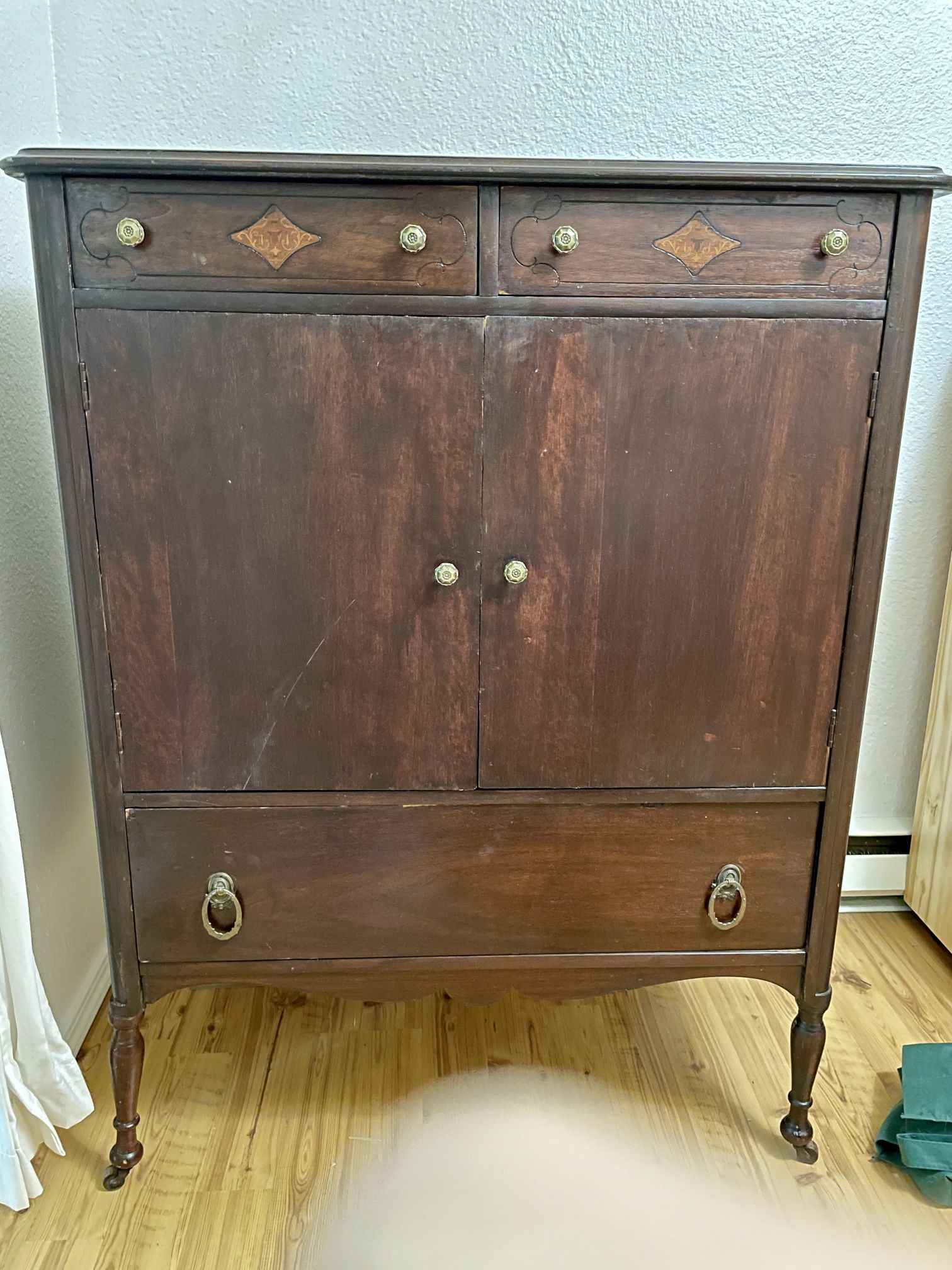 Vintage Empire dresser/cabinet On Wheels
