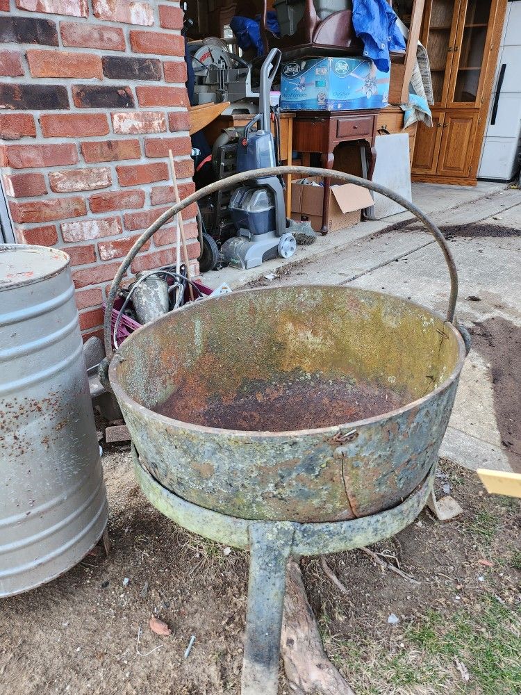 Large Antique Cast-Iron Cauldron with Spider (cracked and repaired)