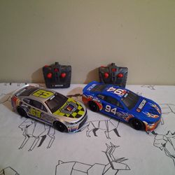 2 New Bright RC Nascars 1/24 Scale (Selling together)