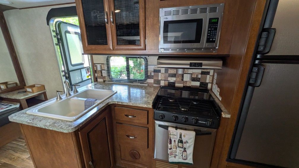 2017 FOREST RIVER VIBE M-21FBS TRAVEL TRAILER