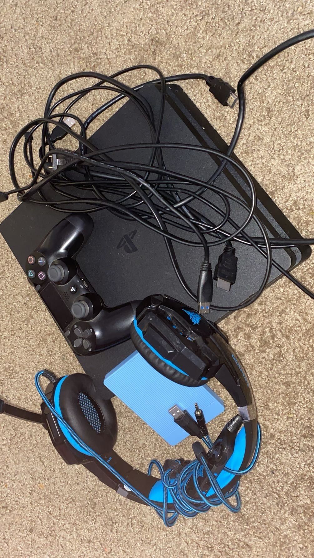 Ps4 ,Headset,hard drive,controller, Cords