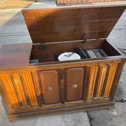 Vihtage record player console