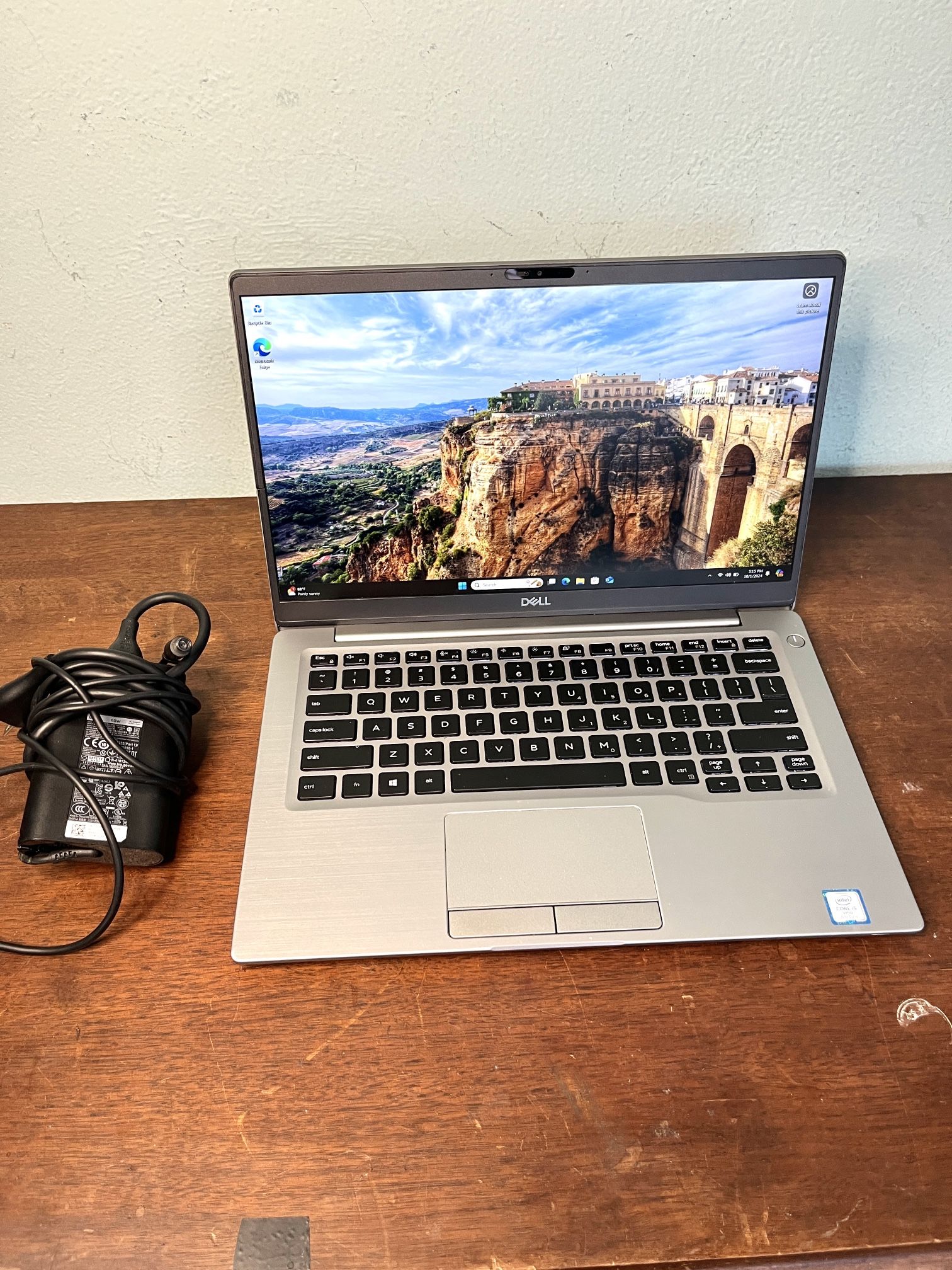 Dell Latitude 7400 14" Laptop Computer With Intel Core i5 8th Gen; 16 GB RAM, 256 GB SSD, Win 11