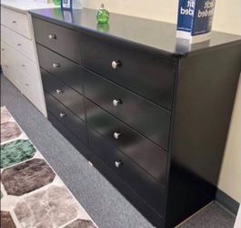 Eight drawers dresser