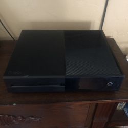 Xbox One With 5 Controller 6 Games 