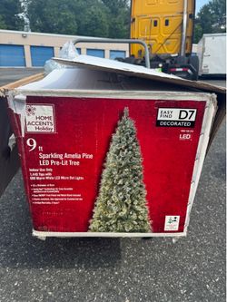 9 FT Sparkling Amelia Pine LED Pre-Lit Christmas Tree – Like New